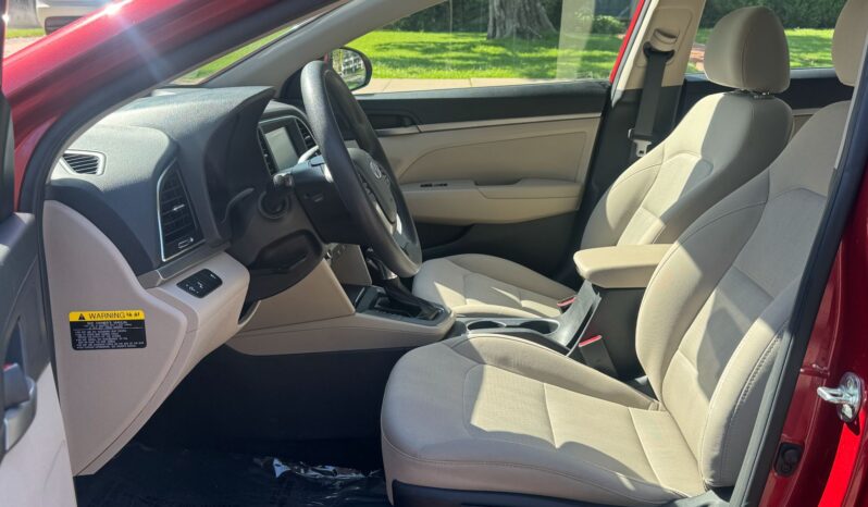 
2018 Hyundai Elantra SE full									