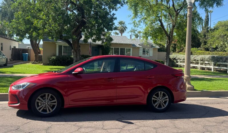 
2018 Hyundai Elantra SE full									