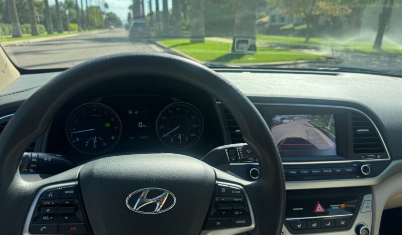 
2018 Hyundai Elantra SE full									