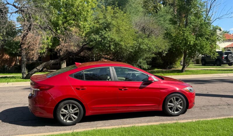 
2018 Hyundai Elantra SE full									