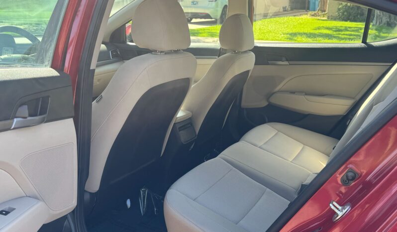 
2018 Hyundai Elantra SE full									