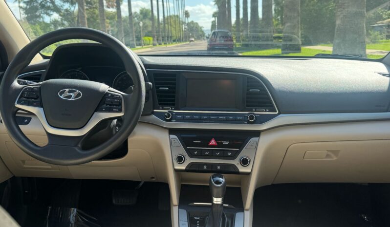 
2018 Hyundai Elantra SE full									