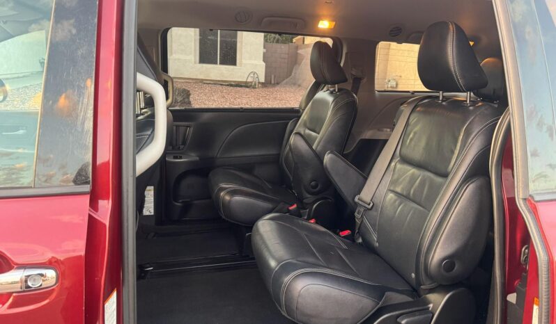 
2018 TOYOTA SIENNA SE full									