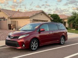 2018 TOYOTA SIENNA SE