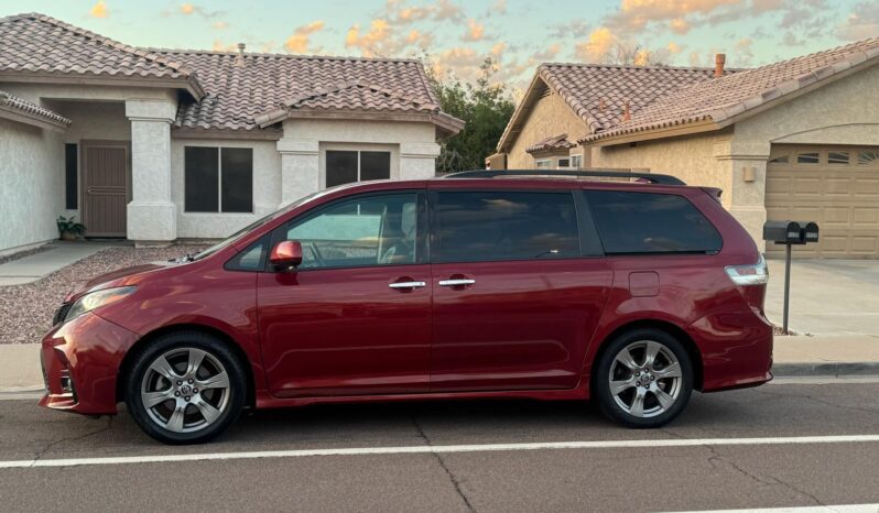 
2018 TOYOTA SIENNA SE full									