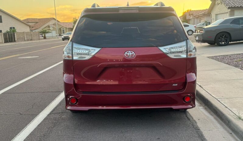 
2018 TOYOTA SIENNA SE full									