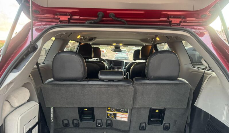 
2018 TOYOTA SIENNA SE full									