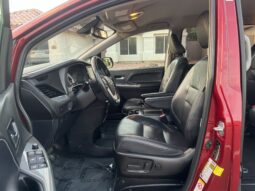
2018 TOYOTA SIENNA SE full									