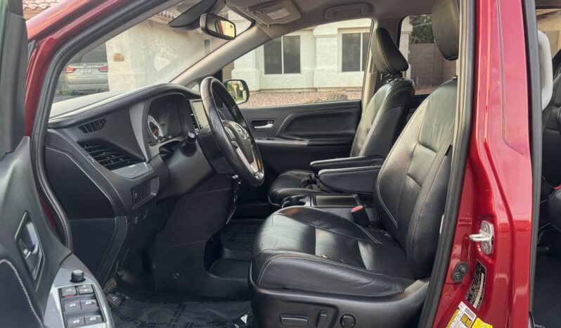 
2018 TOYOTA SIENNA SE full									