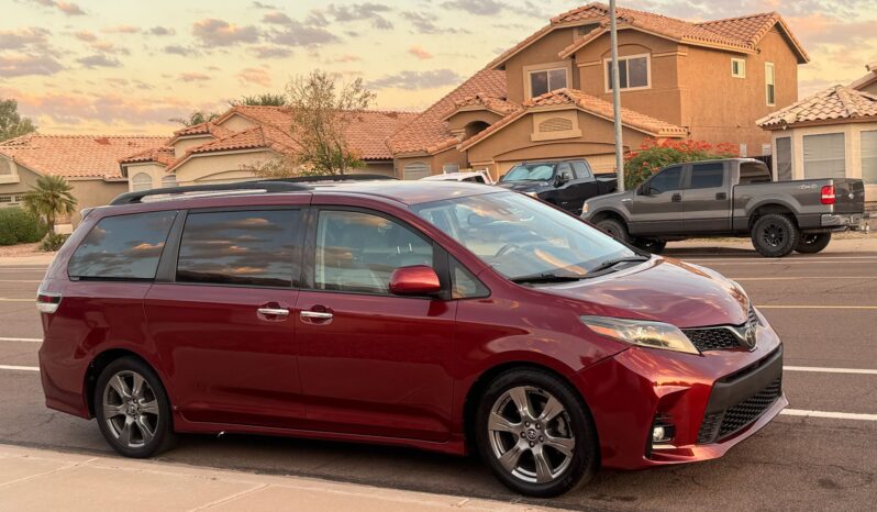 
2018 TOYOTA SIENNA SE full									