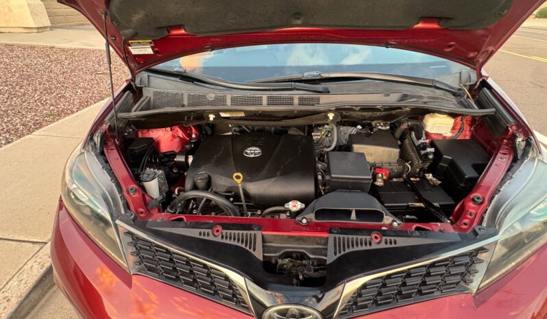 
2018 TOYOTA SIENNA SE full									