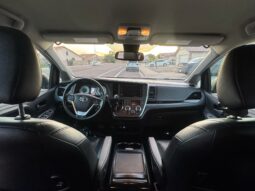 
2018 TOYOTA SIENNA SE full									