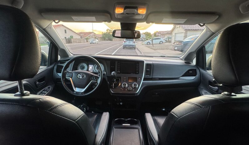 
2018 TOYOTA SIENNA SE full									