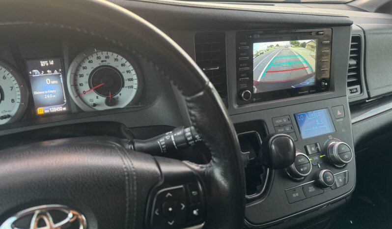 
2018 TOYOTA SIENNA SE full									