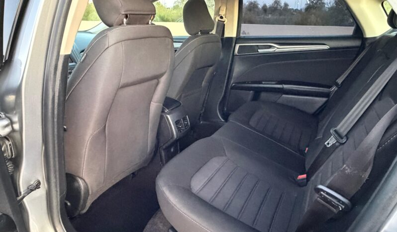 
2020 Ford Fusion SE full									