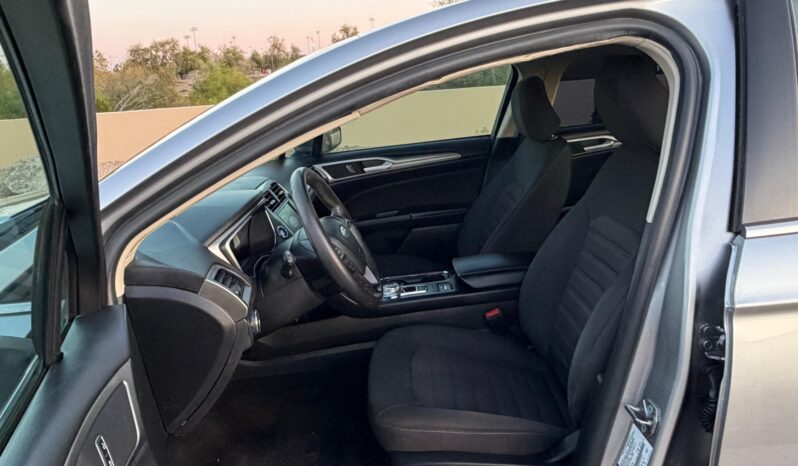 
2020 Ford Fusion SE full									